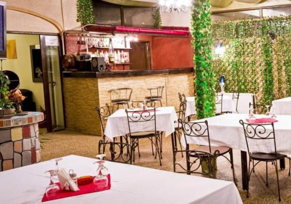 Hotel Eos Bucharest Luaran gambar